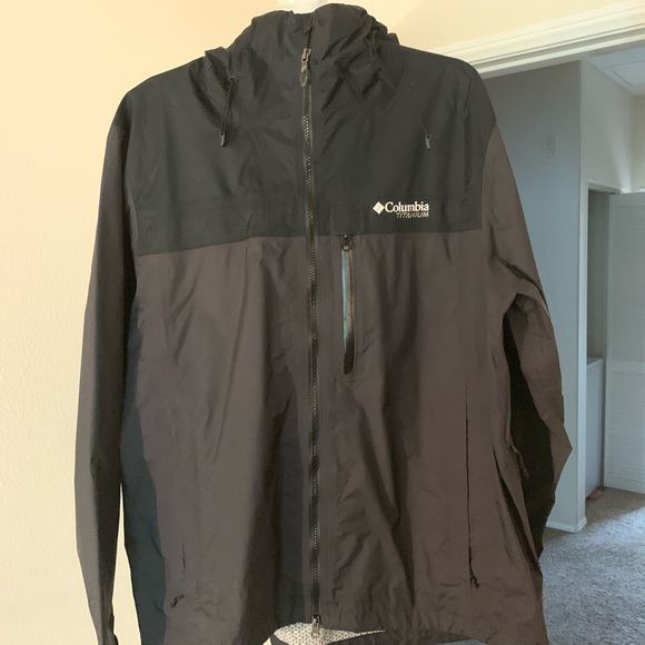 Men’s water proof rain jacket - Picture 1 of 4